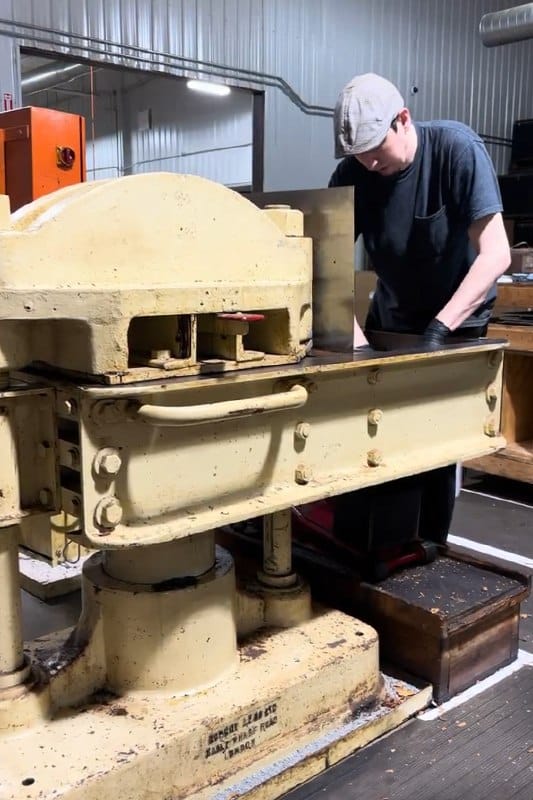 شرکت Robert Legg و طلوع ماشینآلات تخصصی تنباکو :